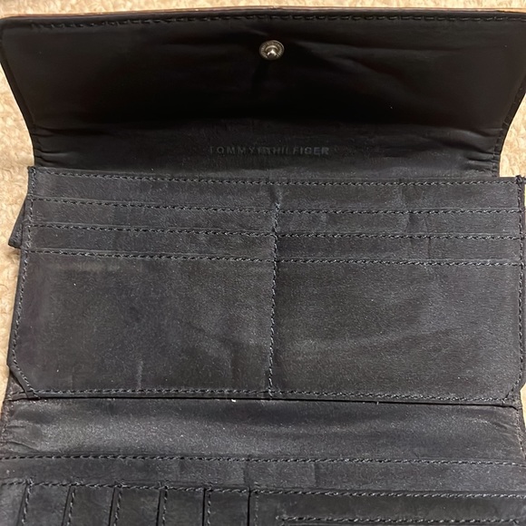 Tommy Hilfiger wallet. - Picture 4 of 4